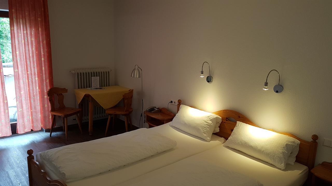 Hotel Gasthaus Roessle Freiburg im Breisgau Buitenkant foto